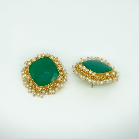 Oxidized Emerald With Studded Pearl Stud (Diamond Shape)