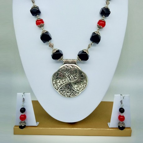 Tibetan Black & Red Stone Necklace Set