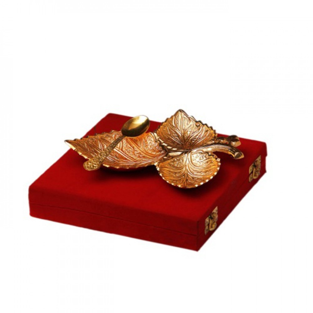Gold Plated Grape Three Leaf Platter ( 6'' x 6'') Gold Plated Grape Three Leaf Platter ( 6'' x 6'')
