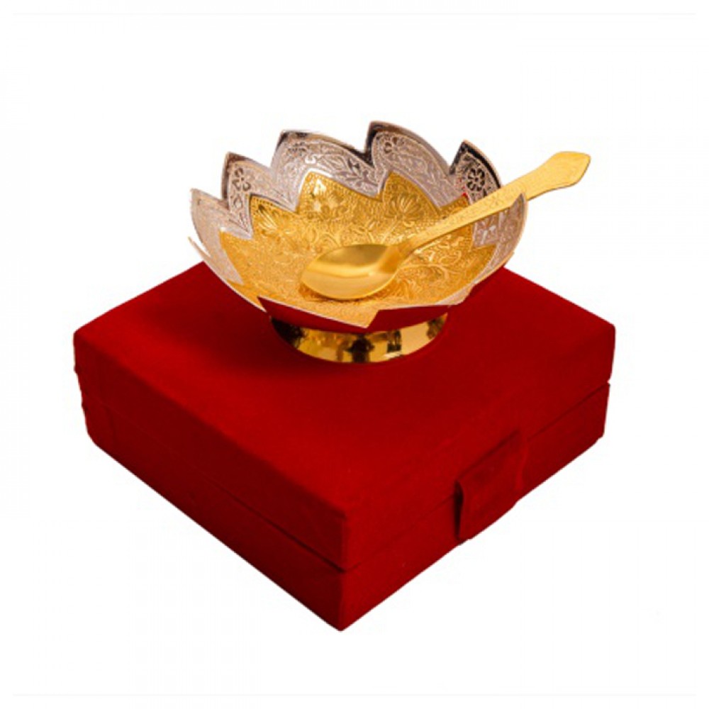 Silver & Gold Plated Brass Leaf Shaped Bowl 5" Diameter Silver & Gold Plated Brass Leaf Shaped Bowl 5" Diameter