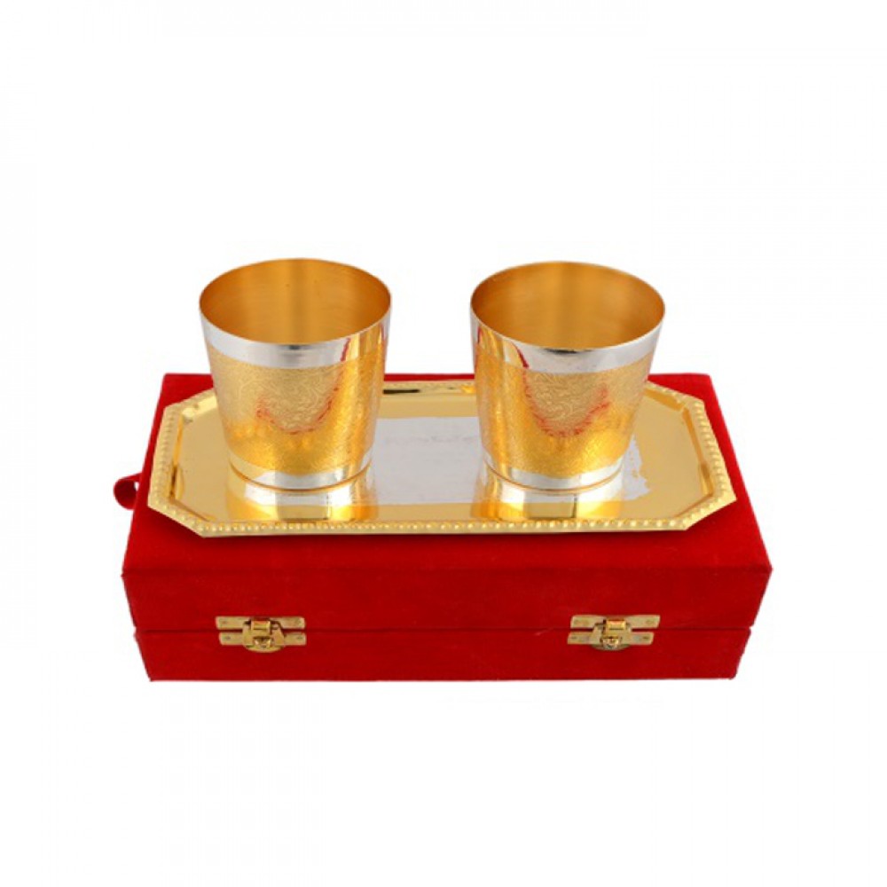 Silver & Gold Plated Glass Set 3 Pcs. (Glass 2.5" x 3.5" & Tray 9.5" x 5.5") Silver & Gold Plated Glass Set 3 Pcs. (Glass 2.5" x 3.5" & Tray 9.5" x 5.5")