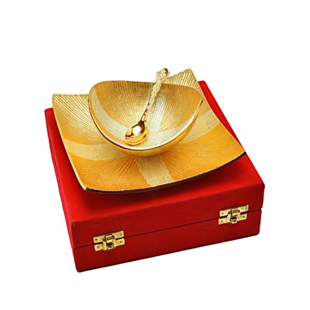 Silver & Gold Plated Stylish Bowl Set 3 Pcs. (Bowl 5" Diameter & Tray 6.5" x 6.75") Silver & Gold Plated Stylish Bowl Set 3 Pcs. (Bowl 5" Diameter & Tray 6.5" x 6.75")