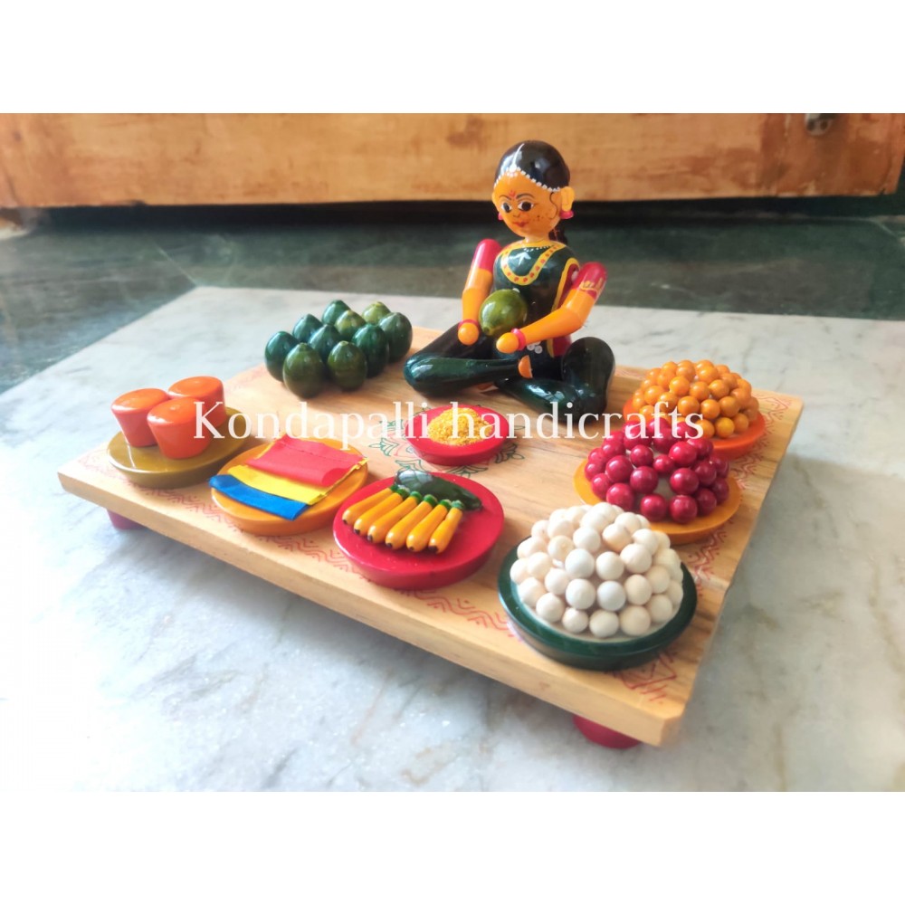 Women Selling Vegetables Decorative Kondapally Bommalu / Kondapally Bommalu Women Selling Vegetables Decorative Kondapally Bommalu / Kondapally Bommalu
